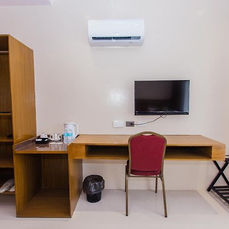 Maxi Hotel And Event Center Tagbilaran City Bagian luar foto