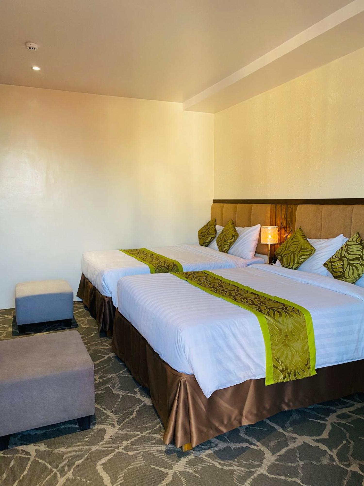 Maxi Hotel And Event Center Tagbilaran City Bagian luar foto