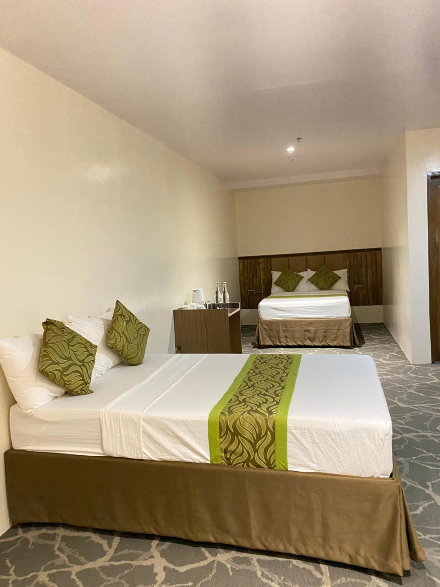 Maxi Hotel And Event Center Tagbilaran City Bagian luar foto