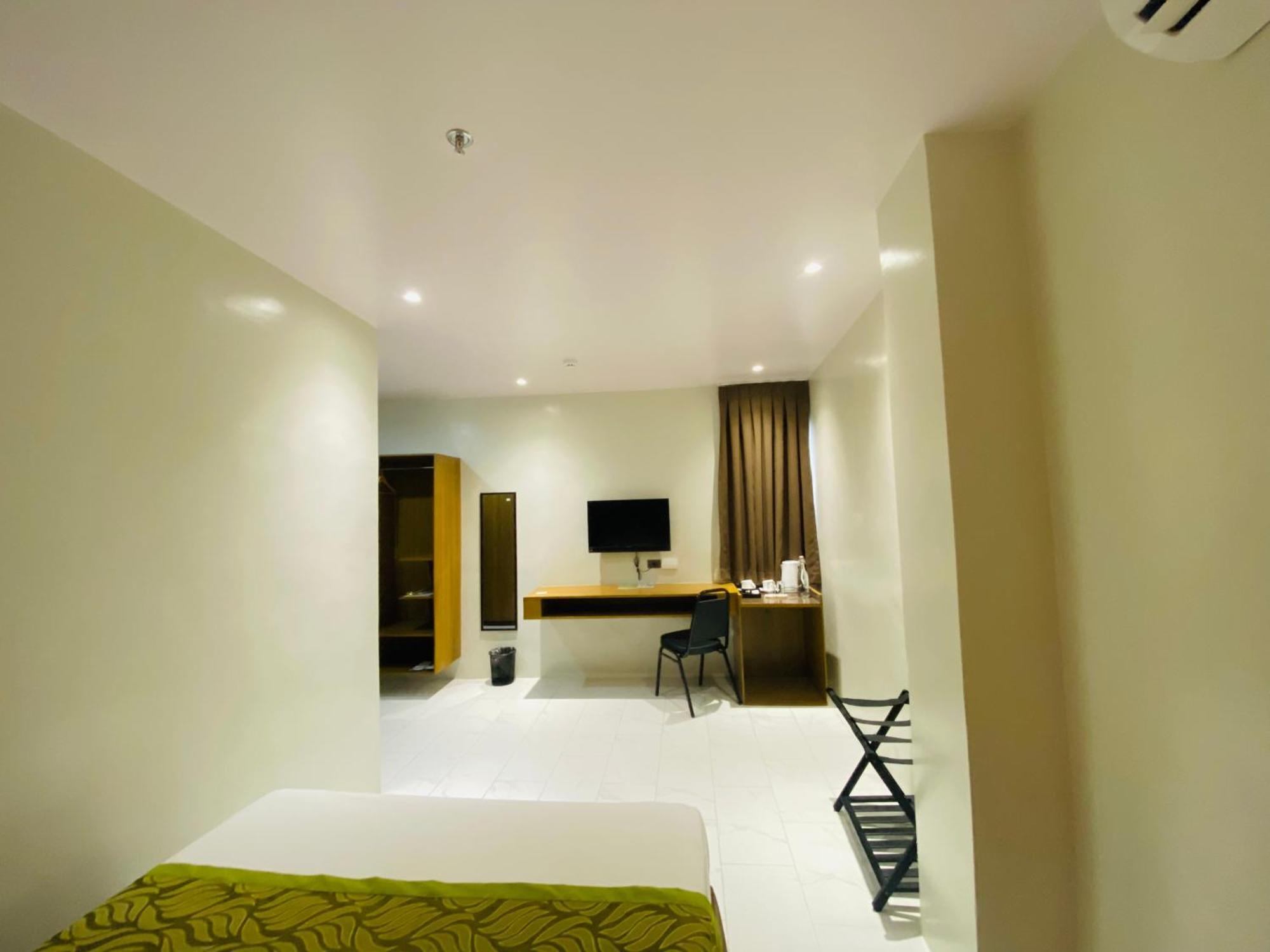 Maxi Hotel And Event Center Tagbilaran City Bagian luar foto