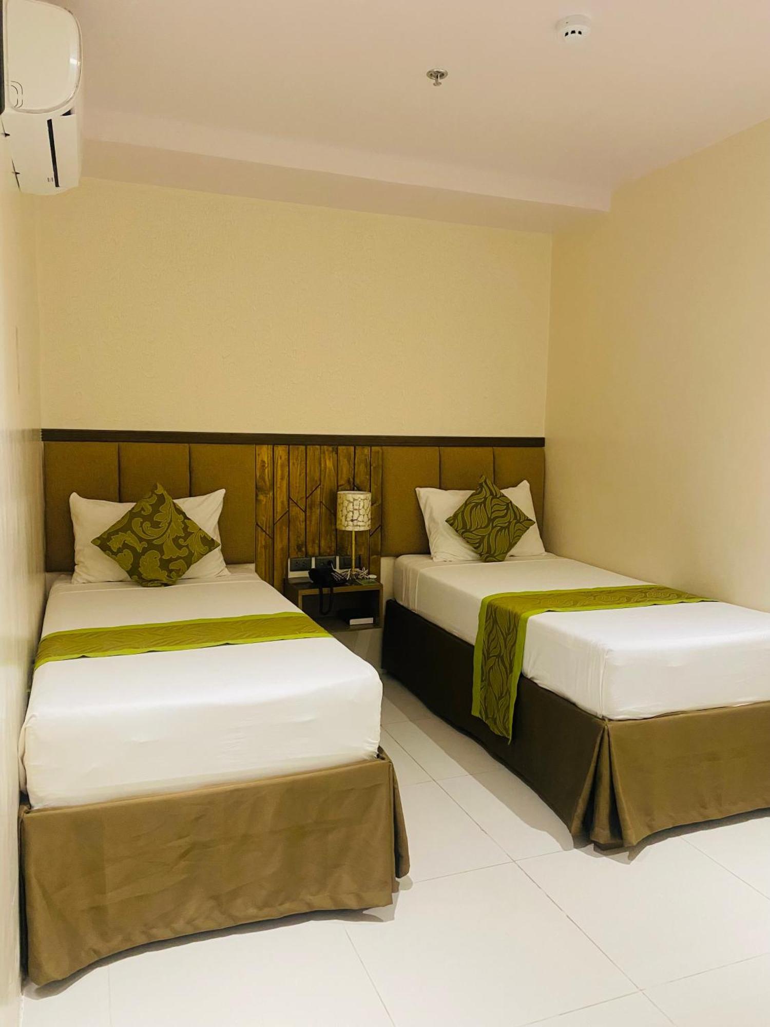 Maxi Hotel And Event Center Tagbilaran City Bagian luar foto