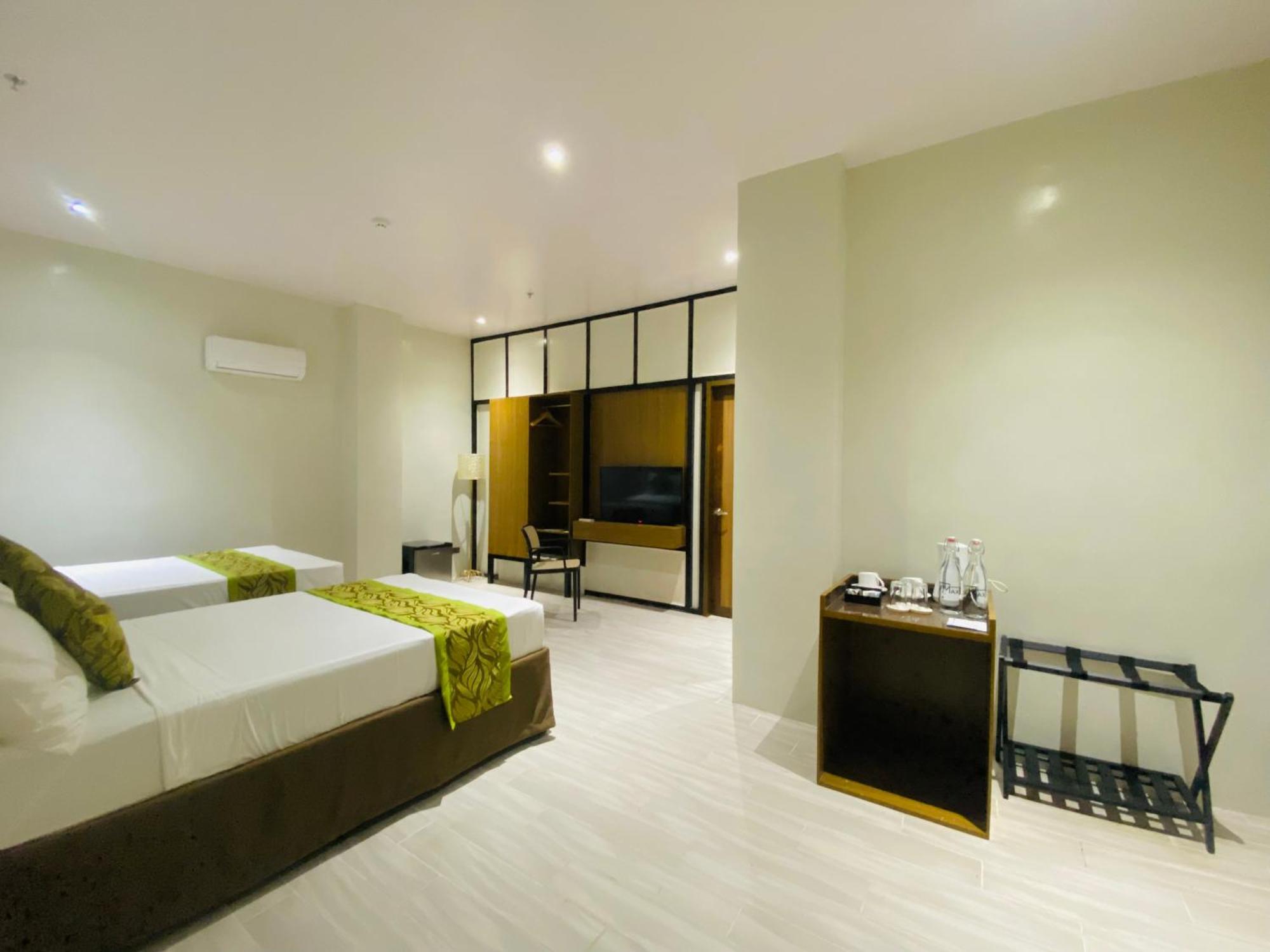 Maxi Hotel And Event Center Tagbilaran City Bagian luar foto