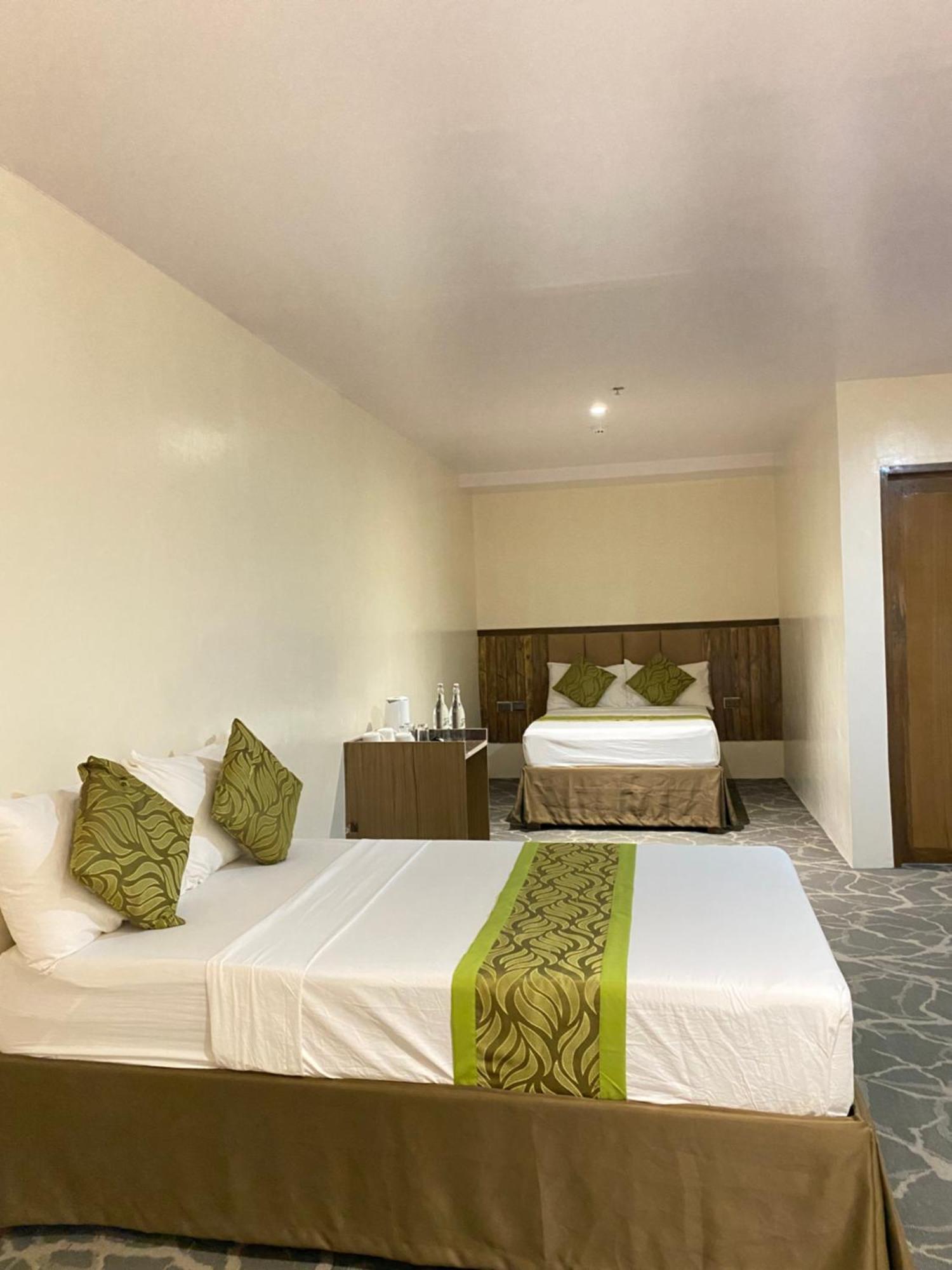 Maxi Hotel And Event Center Tagbilaran City Bagian luar foto