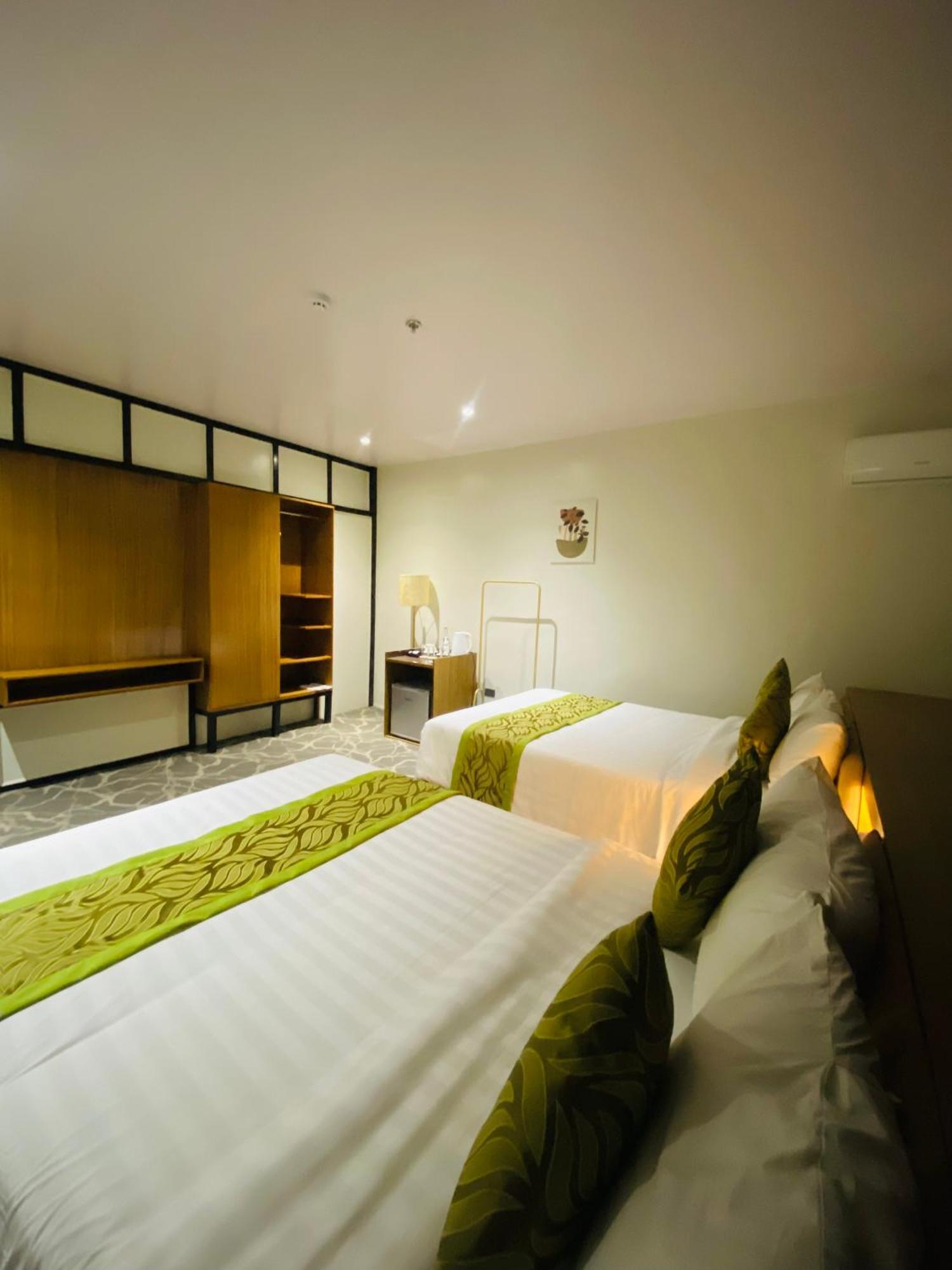Maxi Hotel And Event Center Tagbilaran City Bagian luar foto