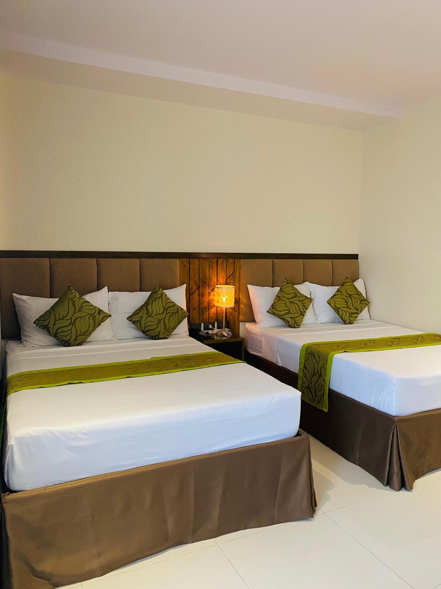 Maxi Hotel And Event Center Tagbilaran City Bagian luar foto