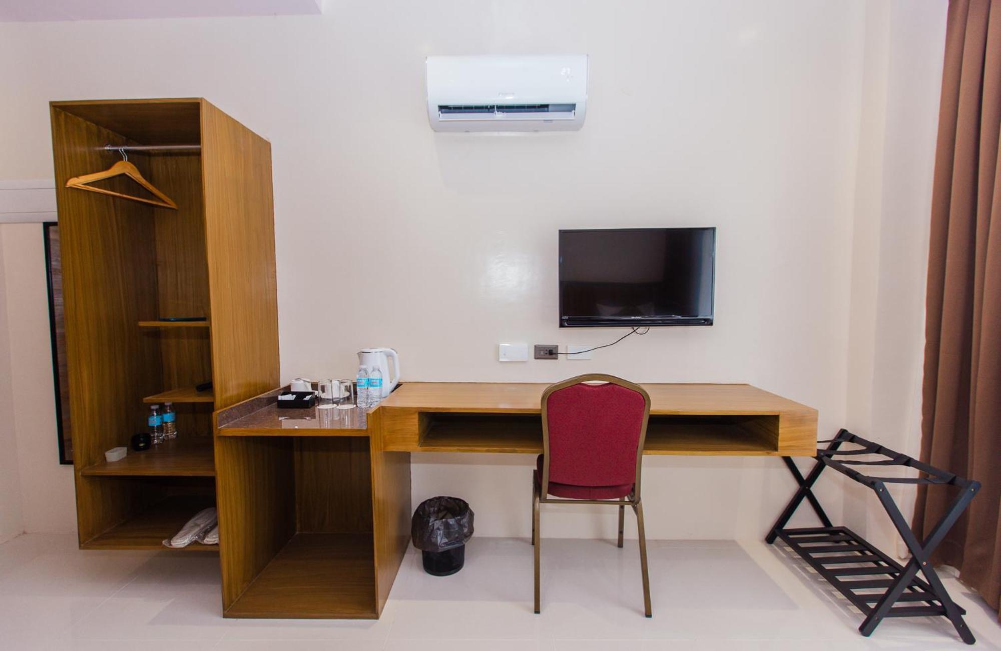 Maxi Hotel And Event Center Tagbilaran City Bagian luar foto