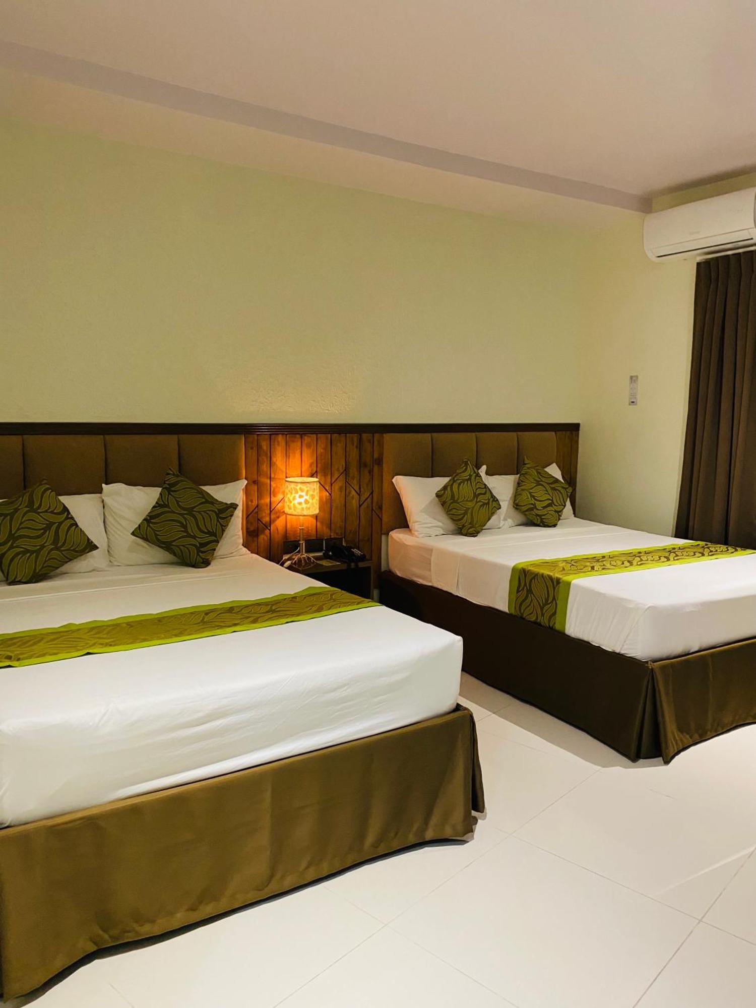 Maxi Hotel And Event Center Tagbilaran City Bagian luar foto