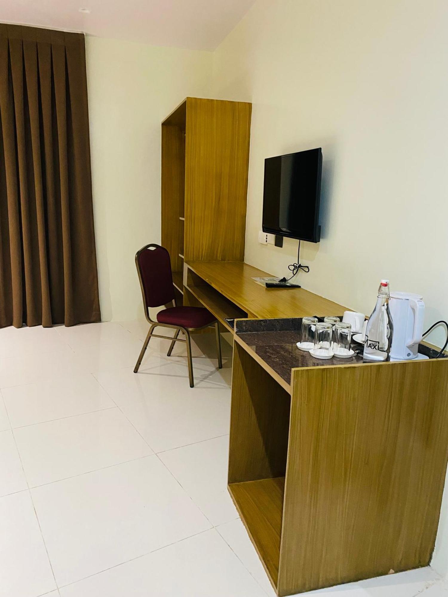 Maxi Hotel And Event Center Tagbilaran City Bagian luar foto